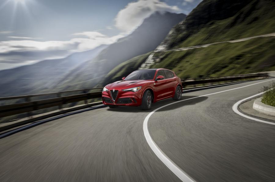  Alfa Romeo Stelvio Quadrifoglio (949) 2017 года  (NA) (фото 10 из 25)